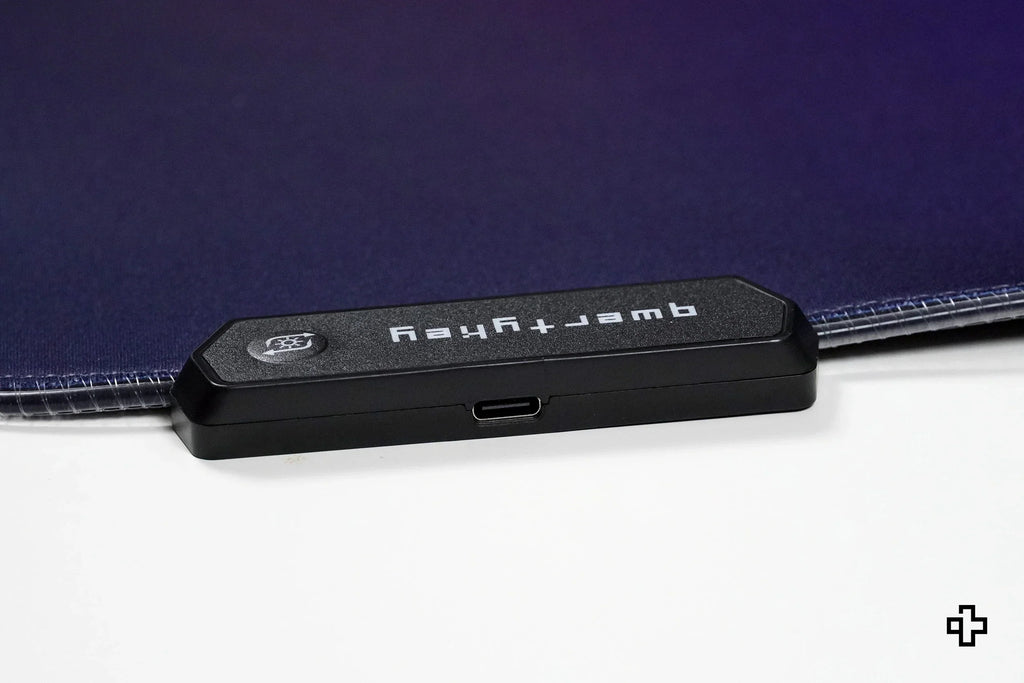 QwertyKey CyberWave V2 RGB gamer asztali egérpad, vízálló, varrott szélek, 4 mm, csúszásmentes gumitalp