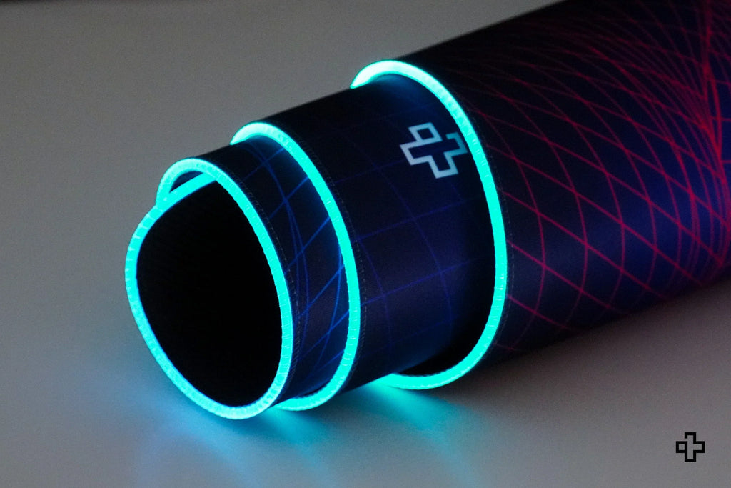 QwertyKey CyberWave V2 RGB gamer asztali egérpad, vízálló, varrott szélek, 4 mm, csúszásmentes gumitalp