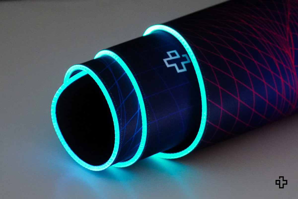 QwertyKey CyberWave V2 RGB gamer asztali egérpad, vízálló, varrott szélek, 4 mm, csúszásmentes gumitalp