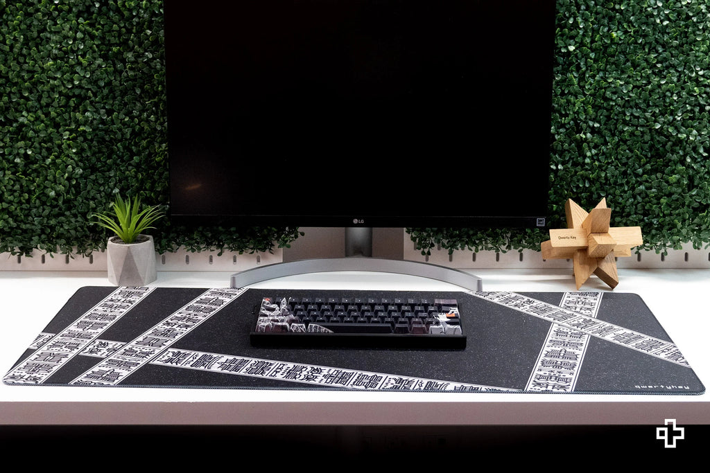 QwertyKey Shadow gamer asztali egérpad, vízálló, varrott szélek, 4 mm, csúszásmentes gumitalp
