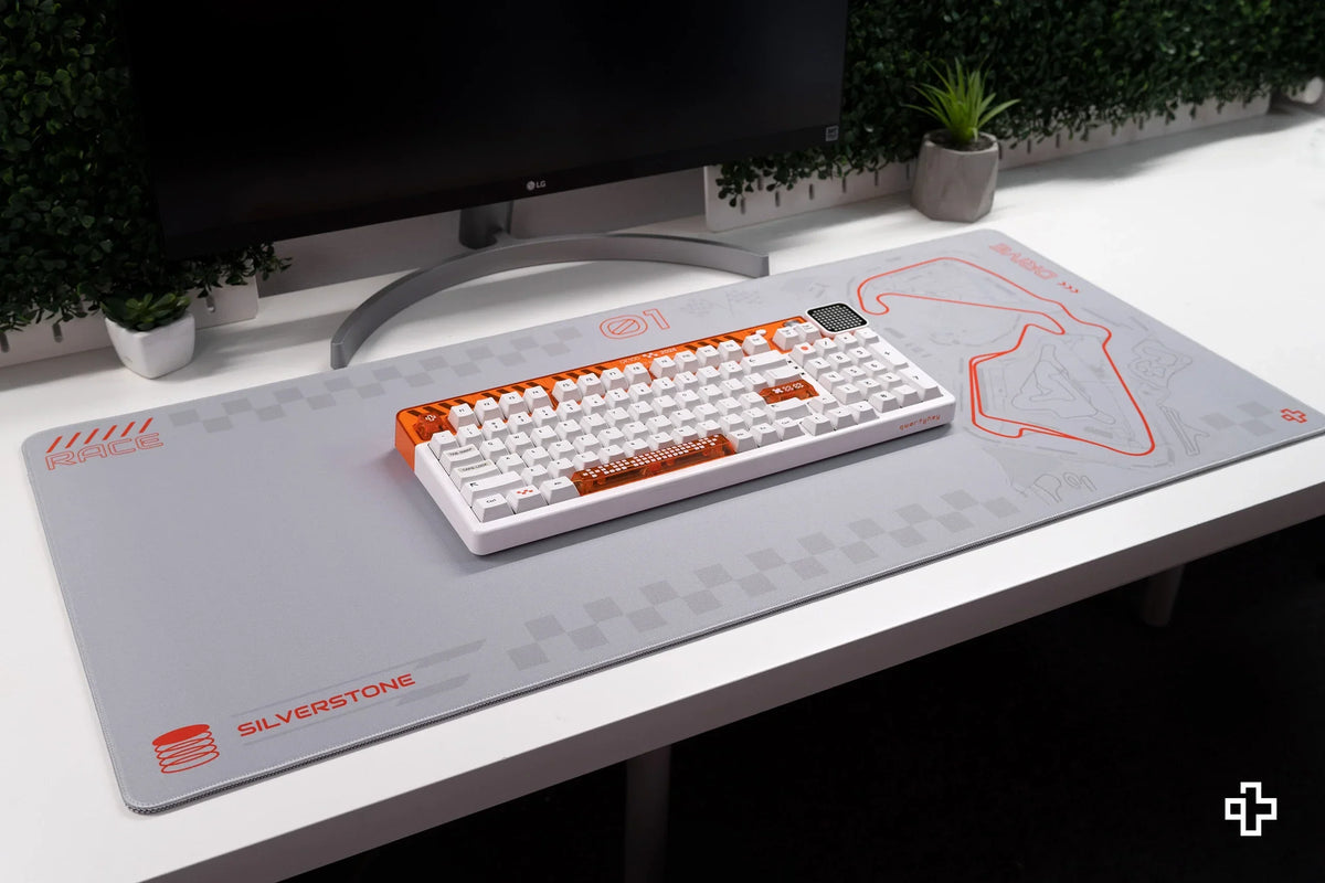 QwertyKey Formula Silver Circuit gamer asztali egérpad, vízálló, varrott szélek, 4 mm, csúszásmentes gumitalp