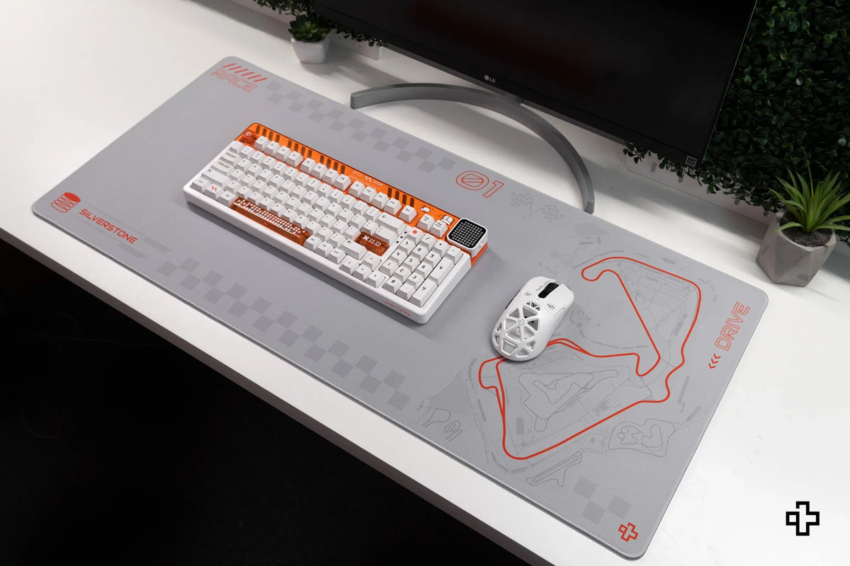 QwertyKey Formula Silver Circuit gamer asztali egérpad, vízálló, varrott szélek, 4 mm, csúszásmentes gumitalp
