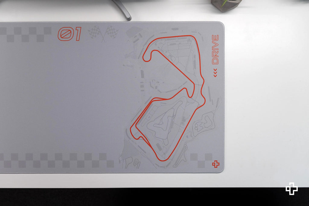 QwertyKey Formula Silver Circuit gamer asztali egérpad, vízálló, varrott szélek, 4 mm, csúszásmentes gumitalp