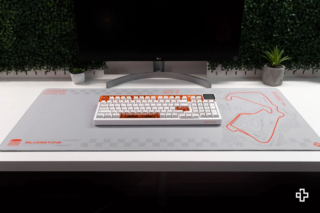 QwertyKey Formula Silver Circuit gamer asztali egérpad, vízálló, varrott szélek, 4 mm, csúszásmentes gumitalp