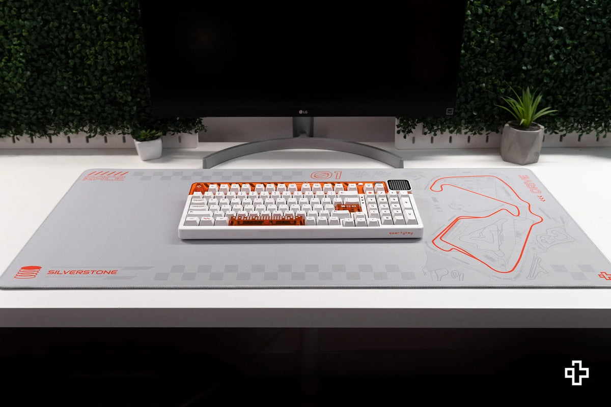 QwertyKey Formula Silver Circuit gamer asztali egérpad, vízálló, varrott szélek, 4 mm, csúszásmentes gumitalp