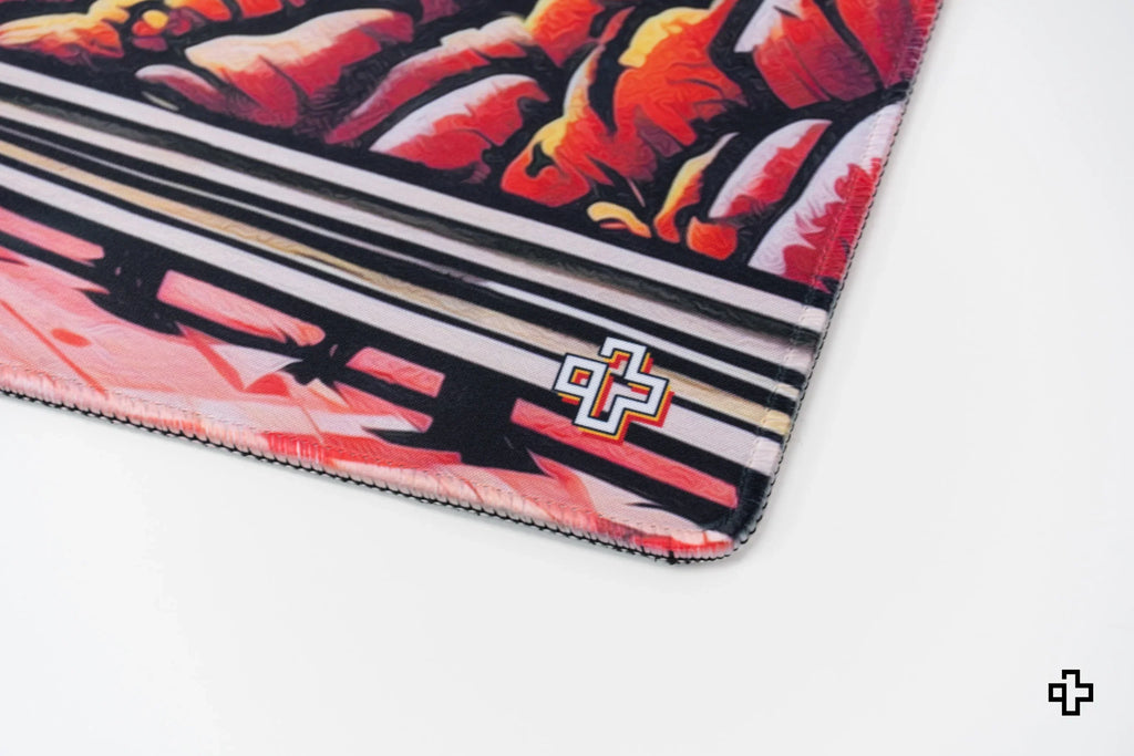 QwertyKey Formula Sunset gamer asztali egérpad, vízálló, varrott szélek, 4 mm, csúszásmentes gumitalp