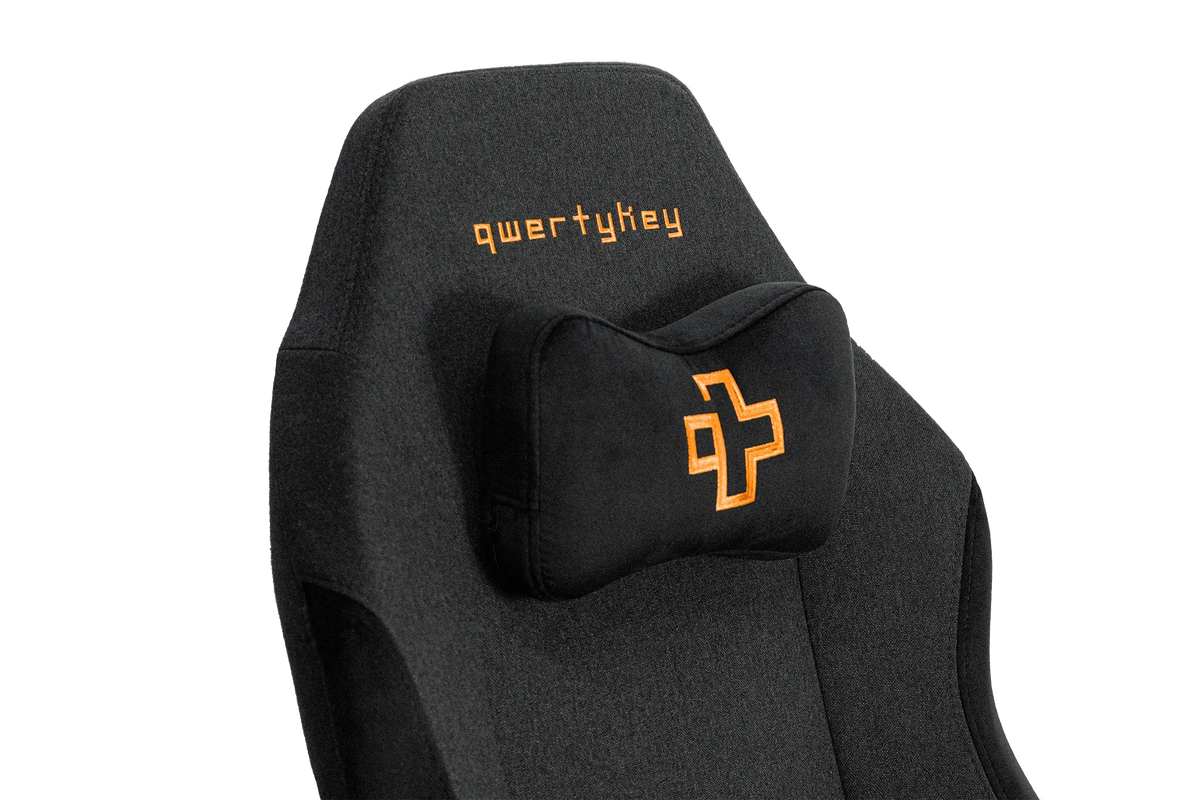 QwertyKey – QK/CTRL fekete gamer szék