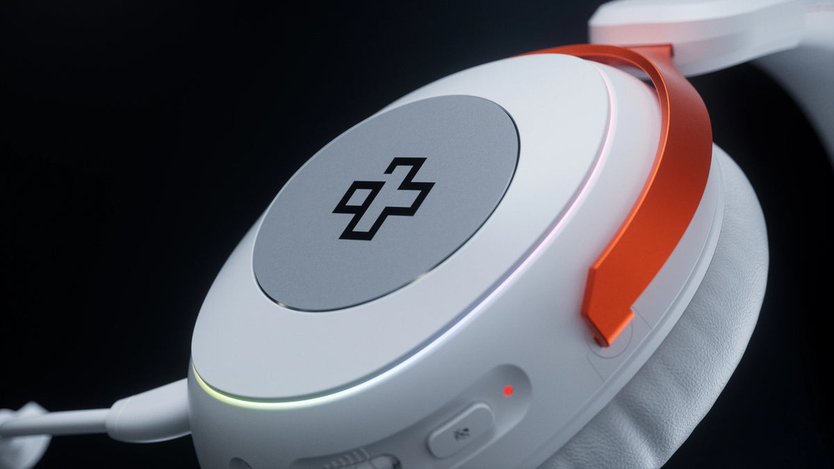 QwertyKey Pulse White vezeték nélküli gamer headset, háromféle csatlakozás, RGB, szoftver, mikrofon AI zajszűréssel