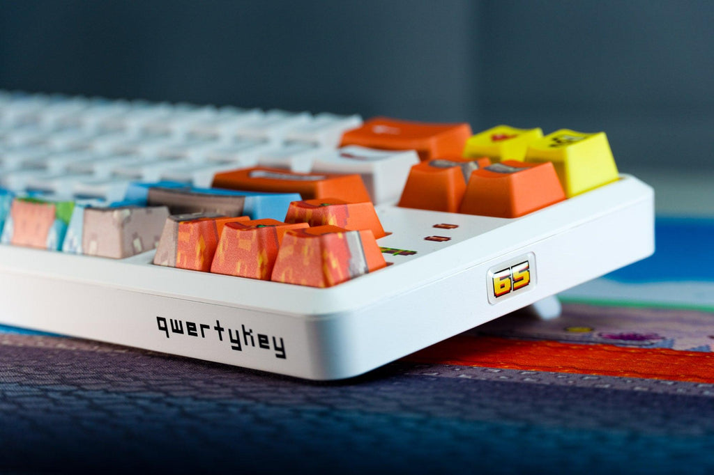 QwertyKey65 Arcade – mechanikus gamer billentyűzet, hot-swap, Full RGB