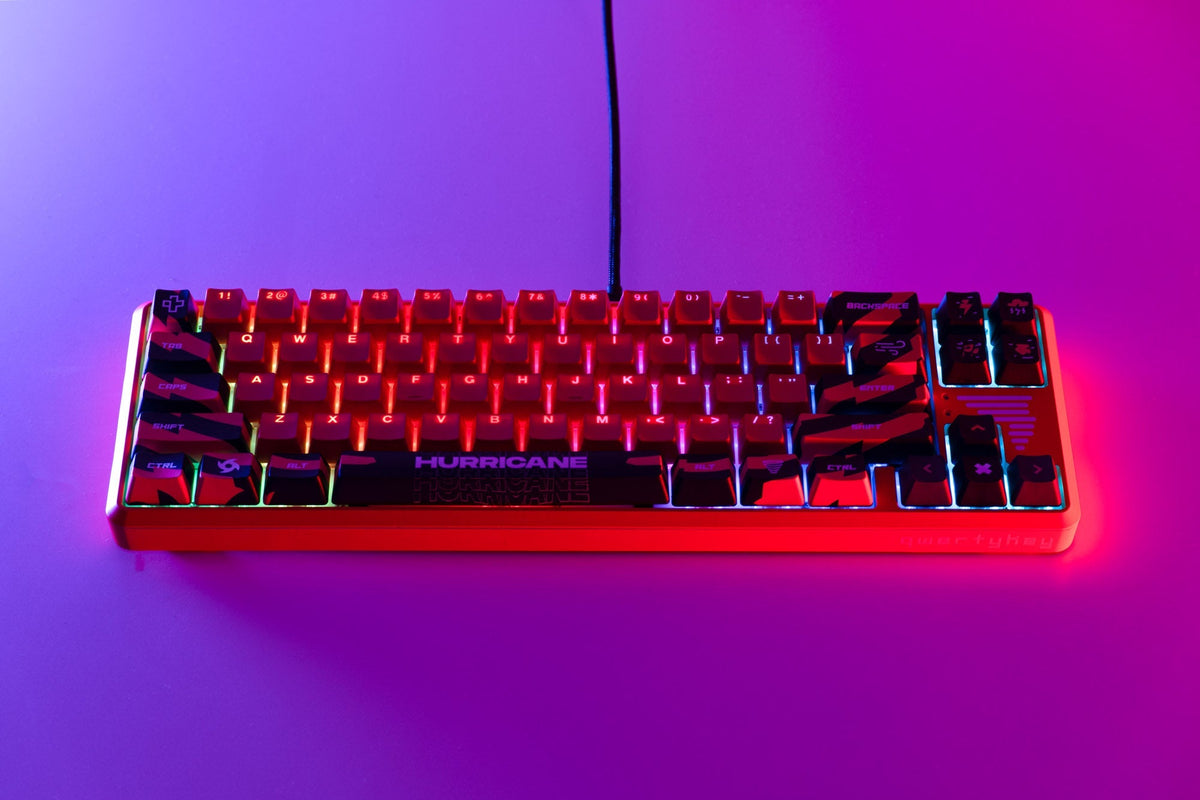 QwertyKey65 Hurricane – mechanikus gamer billentyűzet, hot-swap, Full RGB