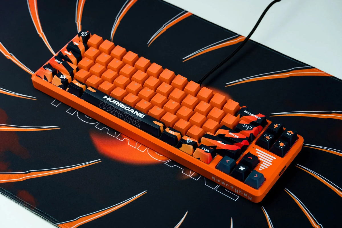 QwertyKey65 Hurricane – mechanikus gamer billentyűzet, hot-swap, Full RGB