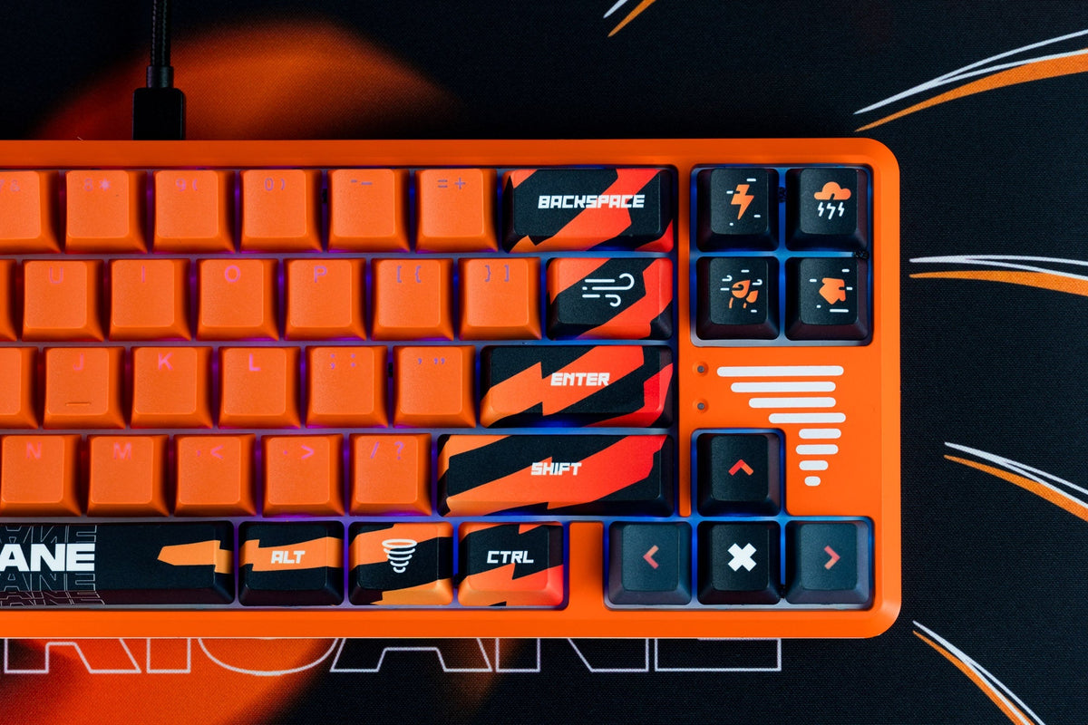 QwertyKey65 Hurricane – mechanikus gamer billentyűzet, hot-swap, Full RGB