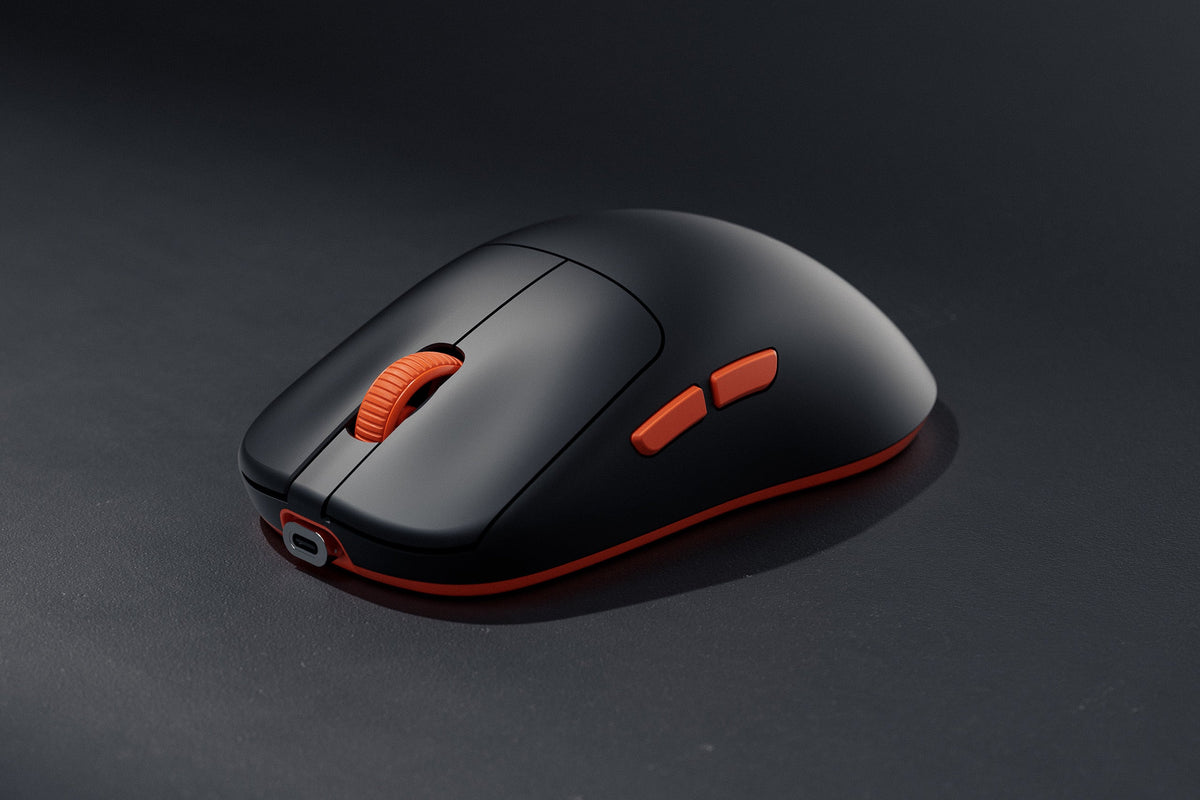 QwertyKey Falcon Black 8K vezeték nélküli gamer egér, 30 000 DPI, háromféle csatlakozás, Bluetooth, PixArt 3950
