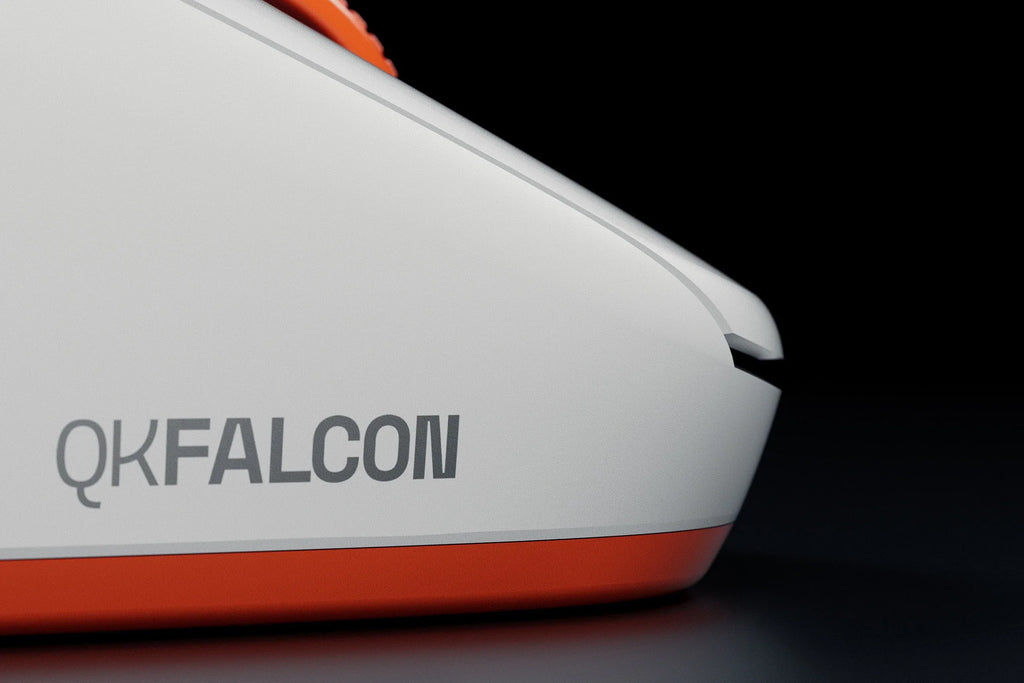 QwertyKey Falcon White 8K vezeték nélküli gamer egér, 30 000 DPI, háromféle csatlakozás, Bluetooth, PixArt 3950
