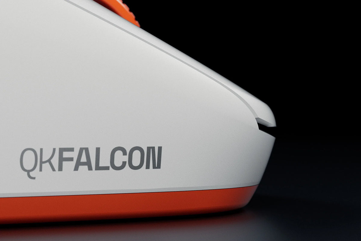 QwertyKey Falcon White 8K vezeték nélküli gamer egér, 30 000 DPI, háromféle csatlakozás, Bluetooth, PixArt 3950