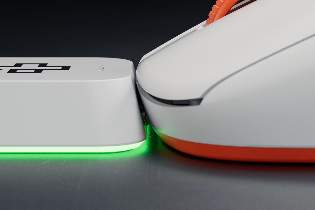 QwertyKey Falcon White 8K vezeték nélküli gamer egér, 30 000 DPI, háromféle csatlakozás, Bluetooth, PixArt 3950