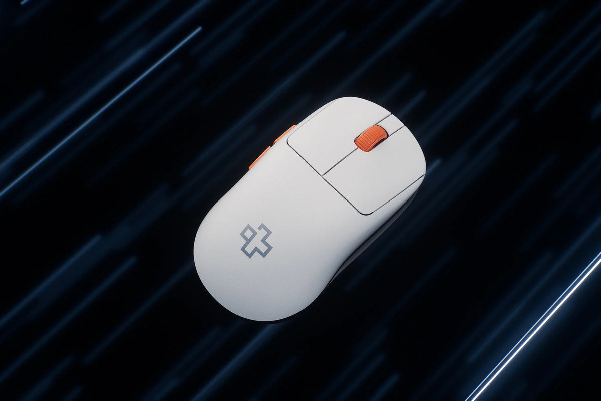 QwertyKey Falcon White 8K vezeték nélküli gamer egér, 30 000 DPI, háromféle csatlakozás, Bluetooth, PixArt 3950