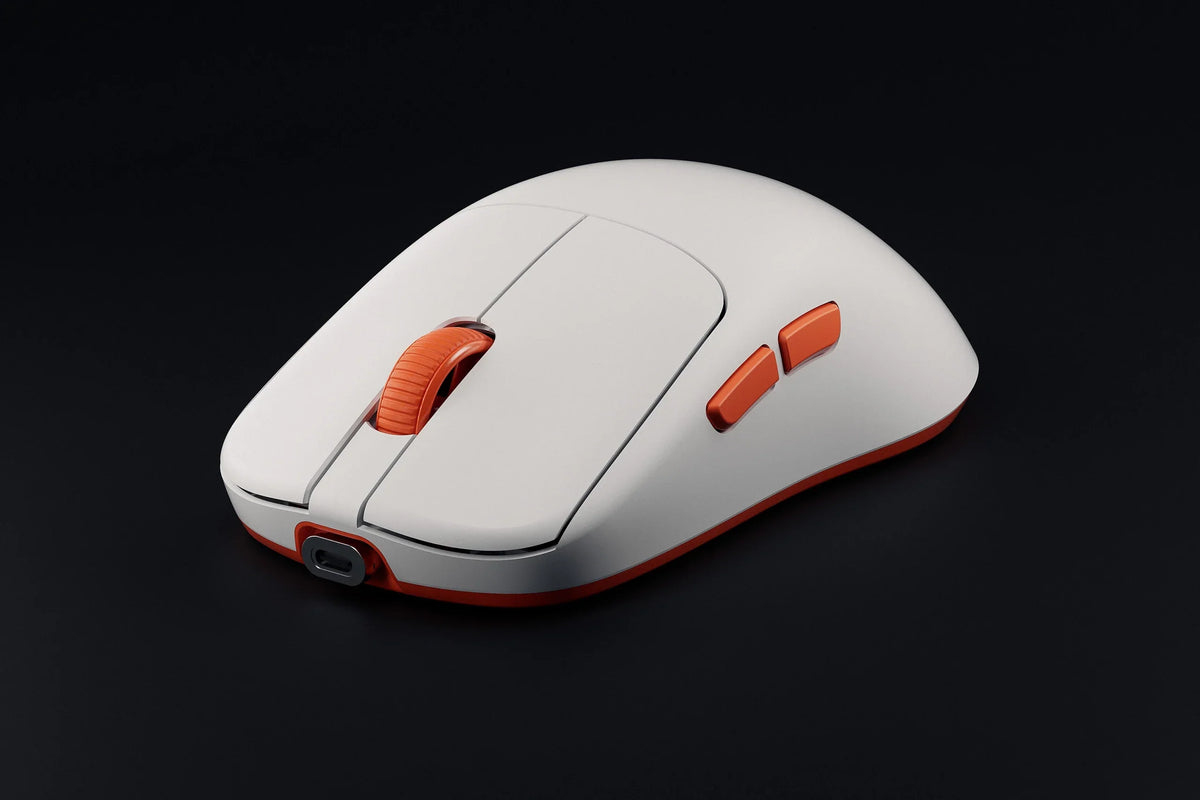QwertyKey Falcon White 8K vezeték nélküli gamer egér, 30 000 DPI, háromféle csatlakozás, Bluetooth, PixArt 3950