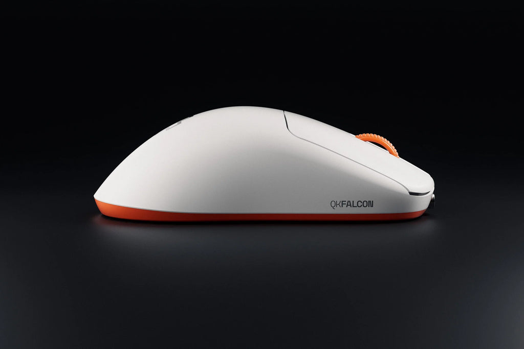 QwertyKey Falcon White 8K vezeték nélküli gamer egér, 30 000 DPI, háromféle csatlakozás, Bluetooth, PixArt 3950
