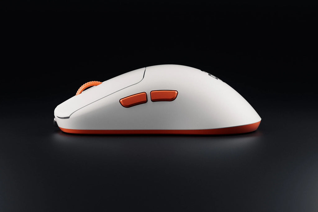 QwertyKey Falcon White 8K vezeték nélküli gamer egér, 30 000 DPI, háromféle csatlakozás, Bluetooth, PixArt 3950