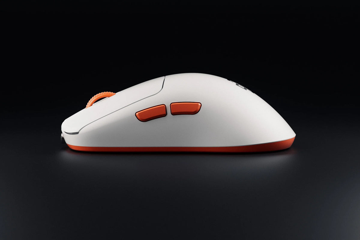 QwertyKey Falcon White 8K vezeték nélküli gamer egér, 30 000 DPI, háromféle csatlakozás, Bluetooth, PixArt 3950