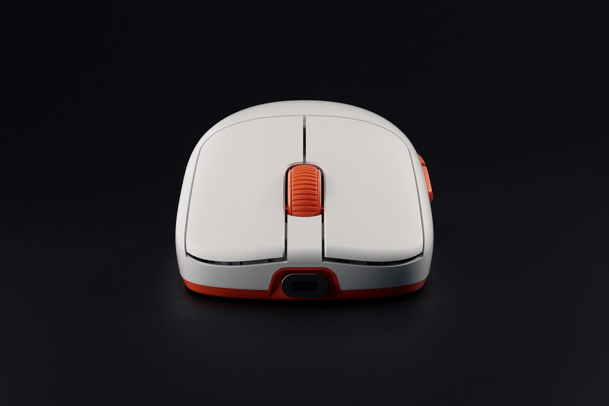 QwertyKey Falcon White 8K vezeték nélküli gamer egér, 30 000 DPI, háromféle csatlakozás, Bluetooth, PixArt 3950