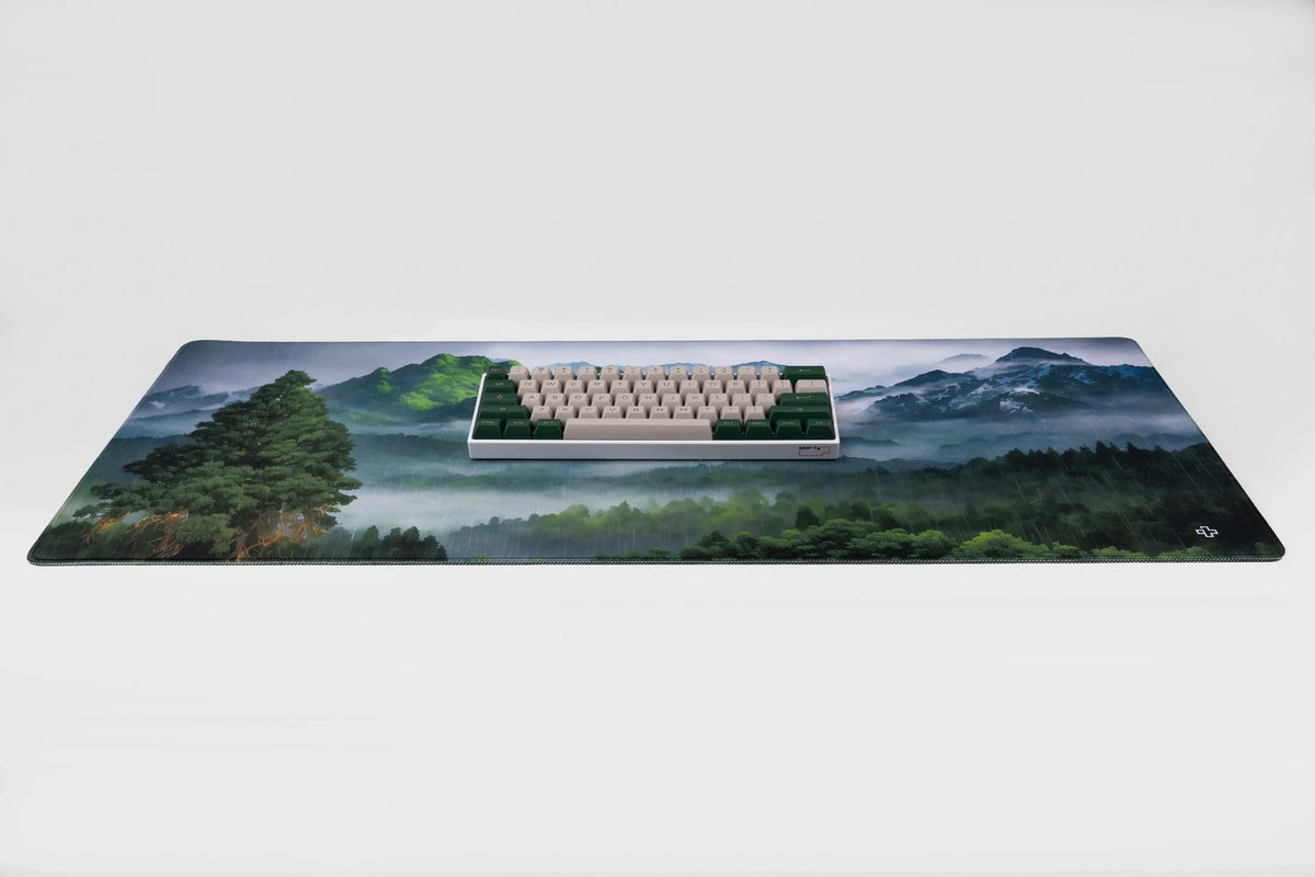 QwertyKey Forest gamer asztali egérpad, vízálló, varrott szélek, 4 mm, csúszásmentes gumitalp